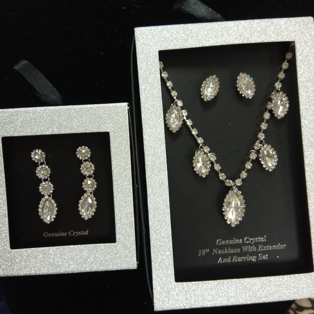 🆕 Sparkly Necklace Earring Set 💎18-22 inch adjus